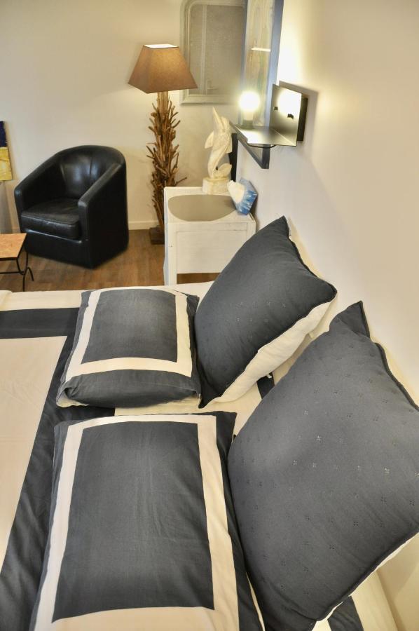 Les Chambres Tropeziennes Sanary-sur-Mer Exterior foto